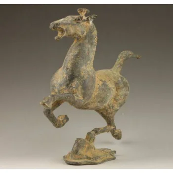 Старинная бронзовая статуя летящей ласточки, паническое бегство лошади, статуя летящей ласточки
